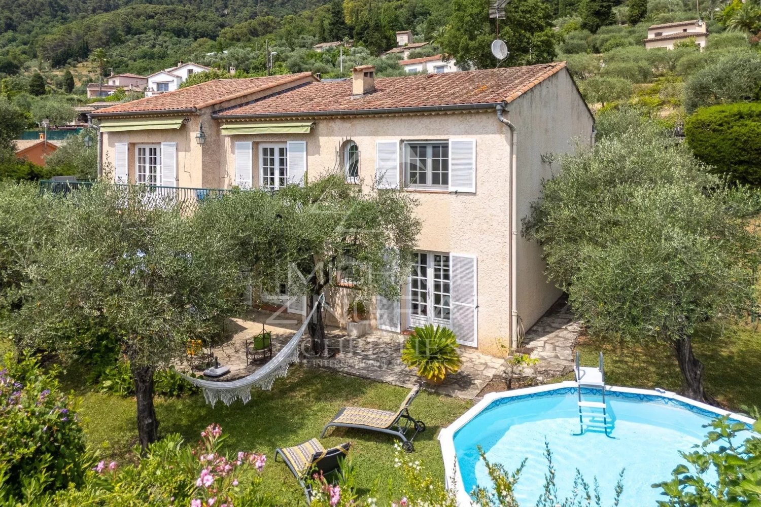 5 bedrooms Villa in Grasse, France No. 293349