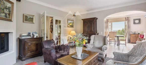 5 bedrooms Villa in Grasse, France No. 293349 3