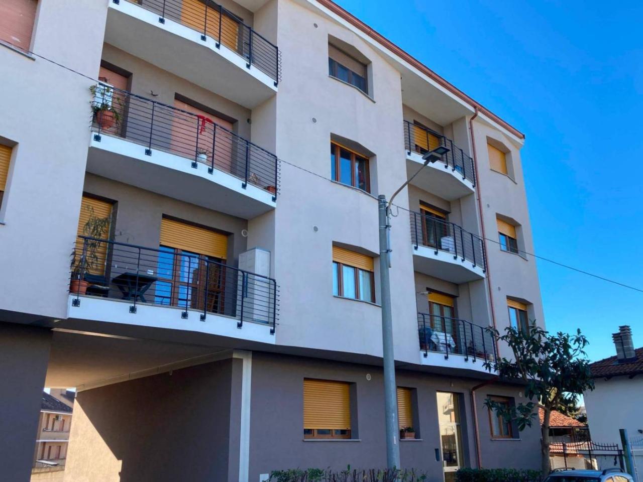 Квартира с 3 комнатами в Бра, Италия № 33463