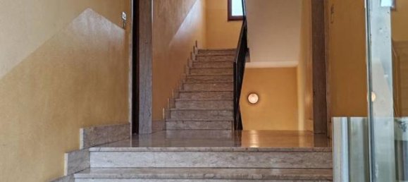 Квартира с 3 комнатами в Бра, Италия № 33463 3