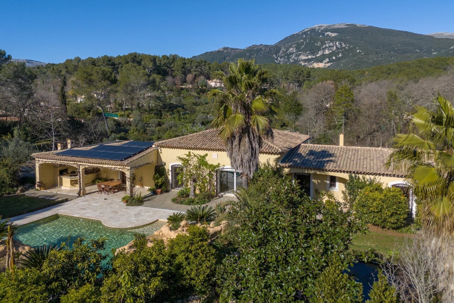 6 bedrooms Villa in Roquefort-les-Pins, France No. 38284