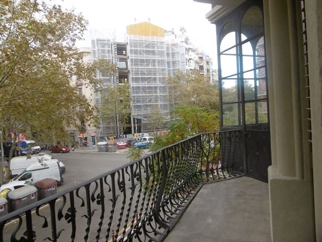 3 bedrooms Apartment in Eixample, Spain No. 239782