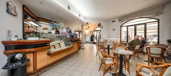 264m² Commercial property in Fiscaglia, Italy No. 229702 6