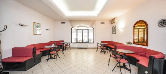 264m² Commercial property in Fiscaglia, Italy No. 229702 10