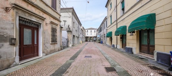 264m² Commercial property in Fiscaglia, Italy No. 229702 20