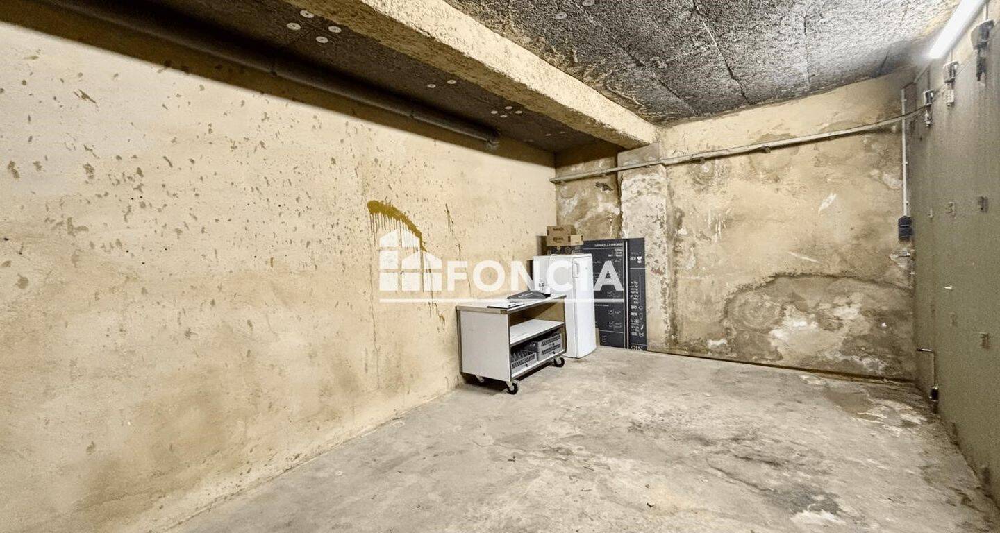  Garage in Avignon, France No. 360946