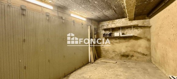  Garage in Avignon, France No. 360946 2