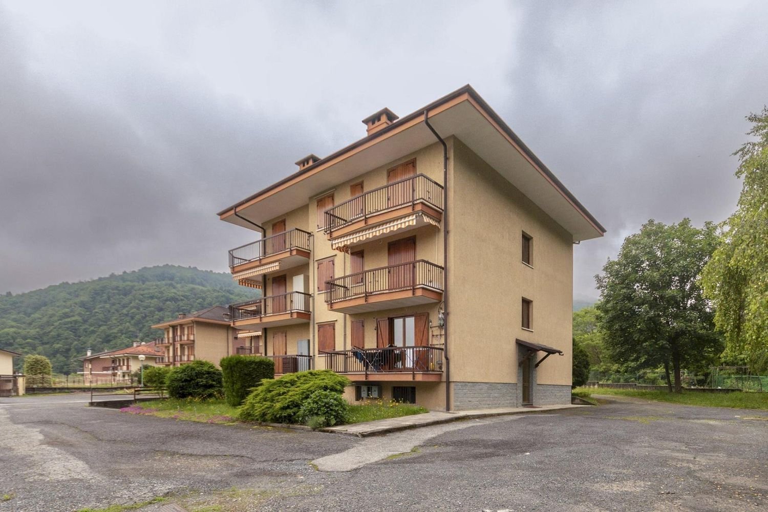 3 rooms Apartment in Paesana, Italy No. 260552