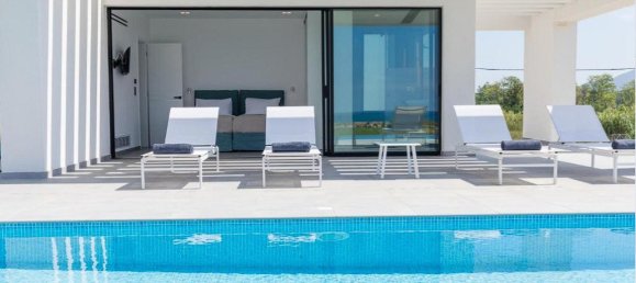 4 bedrooms Villa in Corfu, Greece No. 9037 2