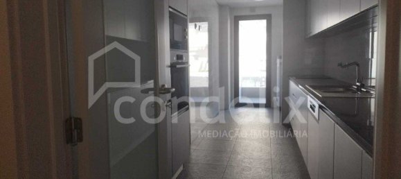 3 bedrooms Apartment in Porto, Portugal No. 138109 10