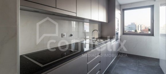 3 bedrooms Apartment in Porto, Portugal No. 138109 8