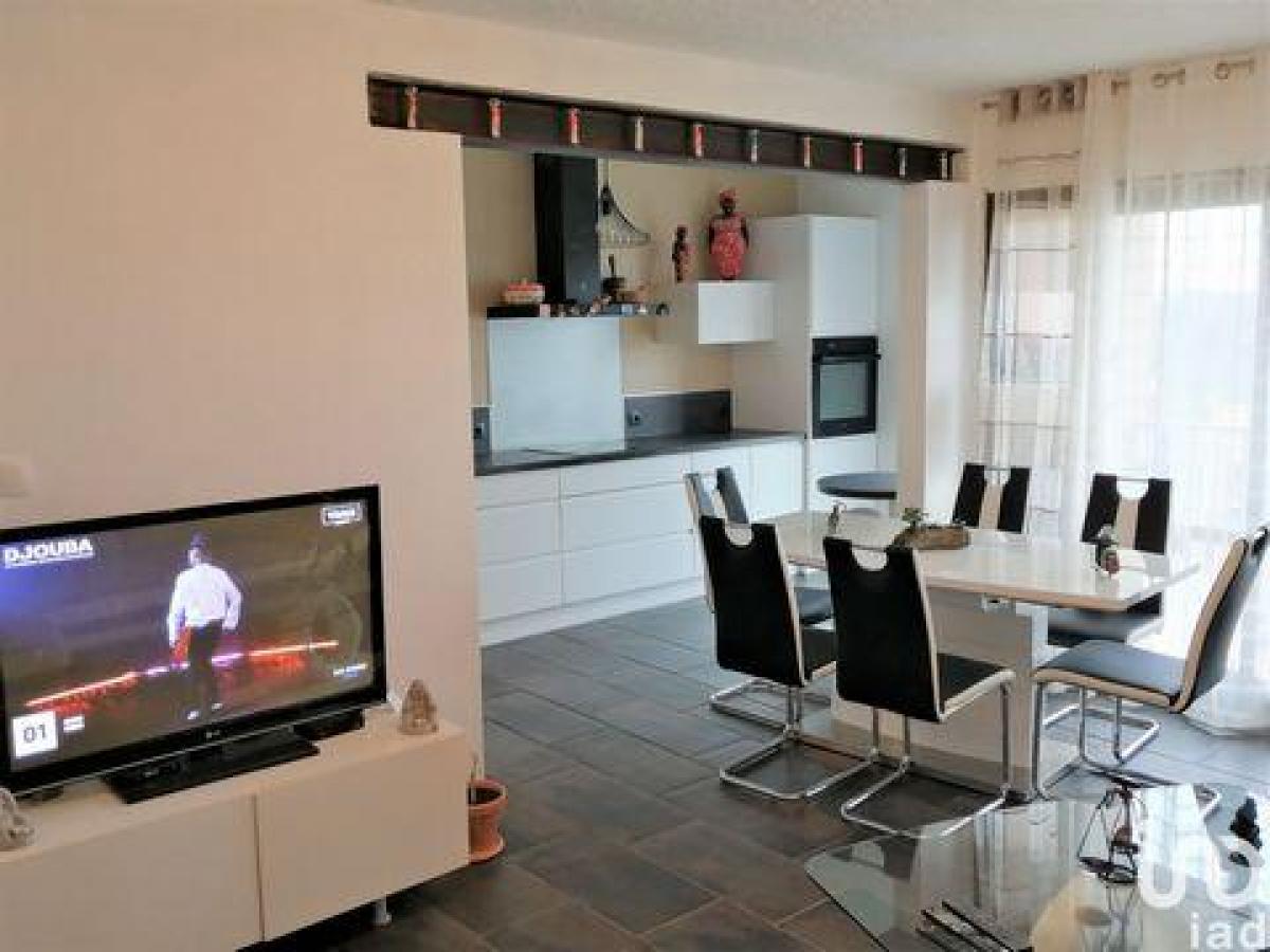 3 bedrooms Condo in Merignac, France No. 26049
