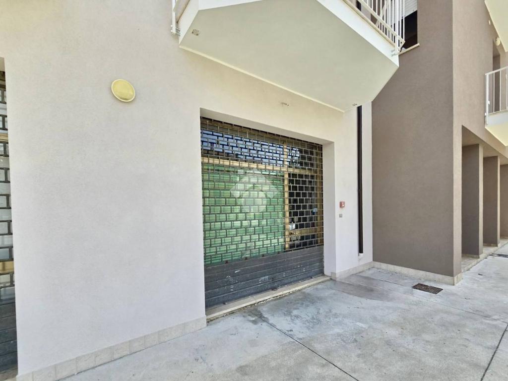 107m² Commercial property in Notaresco, Italy No. 361667