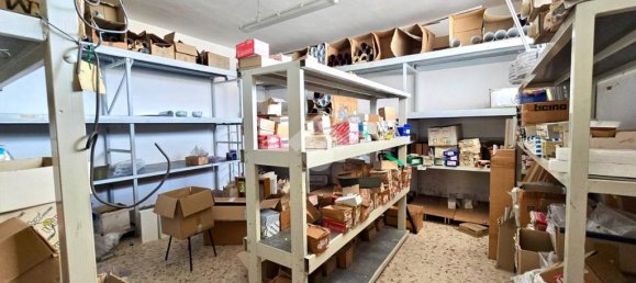 107m² Commercial property in Notaresco, Italy No. 361667 3