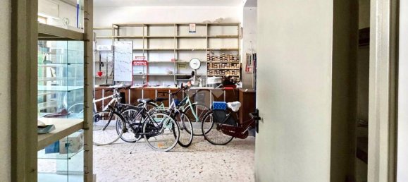 107m² Commercial property in Notaresco, Italy No. 361667 4