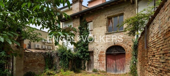 5 bedrooms House in Cento, Italy No. 131365 5