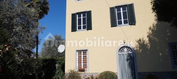 5 bedrooms Villa in Lucca, Italy No. 167286 2