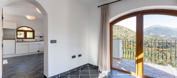 5 bedrooms House in Coin, Spain No. 37412 40