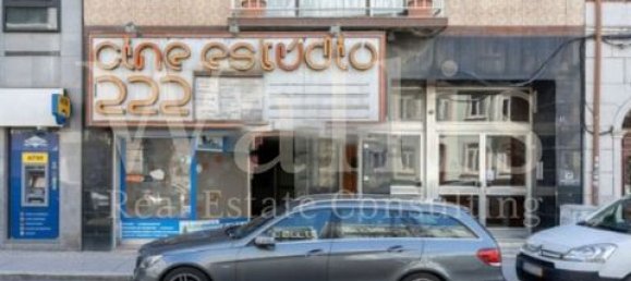 592m² Commercial property in Lisbon, Portugal No. 148855 7