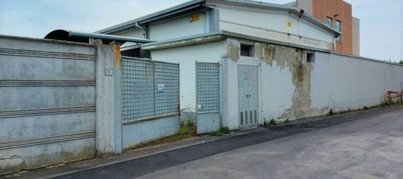 Entrepôt à Cesano Maderno, Italy 1205m² No. 378468 3