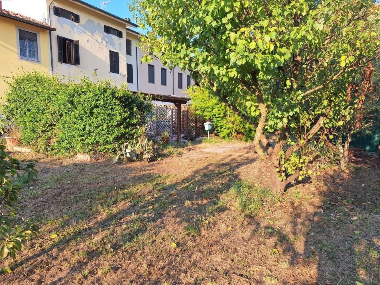 5 bedrooms Duplex in Capannori, Italy No. 380228