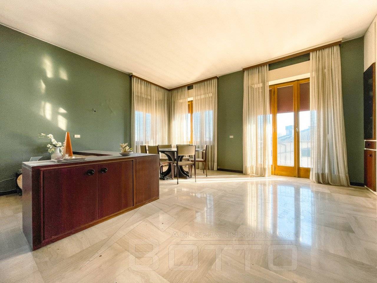 6 bedrooms House in Suno, Italy No. 392848