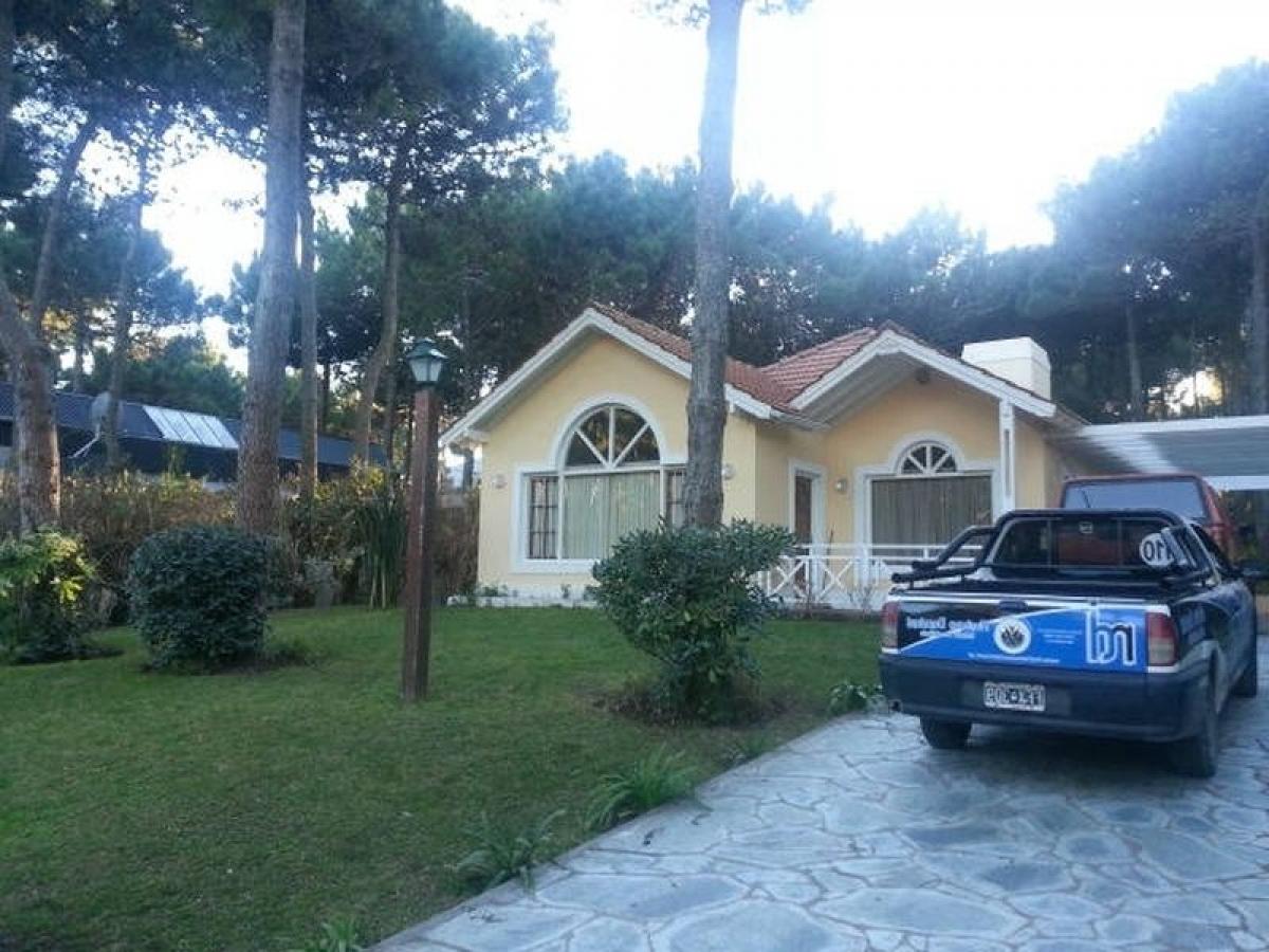 3 bedrooms House in Mar del Plata, Argentina No. 95741