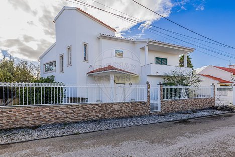 4 bedrooms House in Seixal, Portugal No. 22533