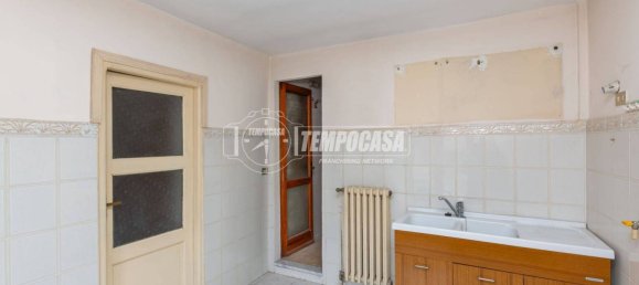5 rooms House in Gassino Torinese, Italy No. 80296 11