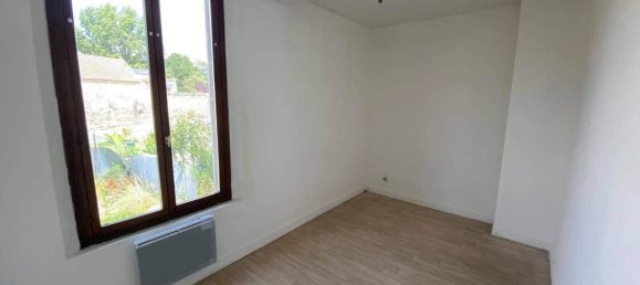 3 bedrooms House in Taillefontaine, France No. 77091 5