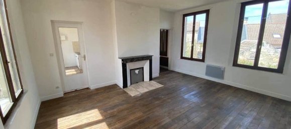 3 bedrooms House in Taillefontaine, France No. 77091 2