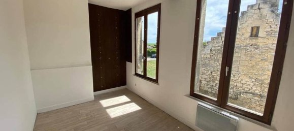 3 bedrooms House in Taillefontaine, France No. 77091 4