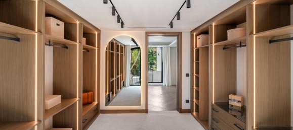 5 bedrooms Villa in Marbella, Spain No. 183891 20