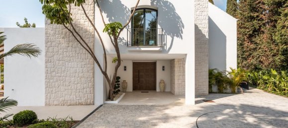 5 bedrooms Villa in Marbella, Spain No. 183891 2