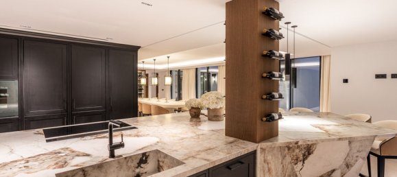 5 bedrooms Villa in Marbella, Spain No. 183891 23