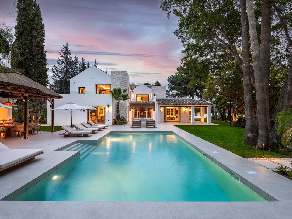 5 bedrooms Villa in Marbella, Spain No. 183891