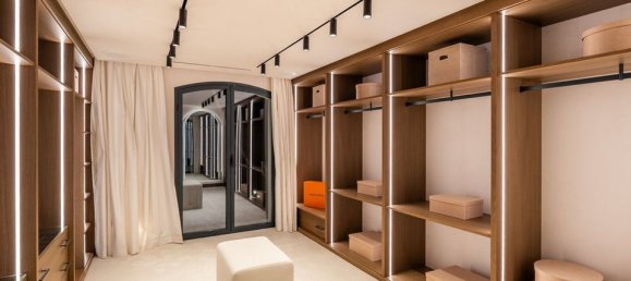 5 bedrooms Villa in Marbella, Spain No. 183891 34