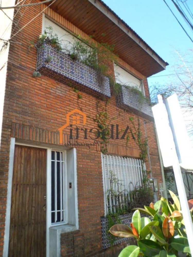 3 bedrooms House in Moron, Argentina No. 11466