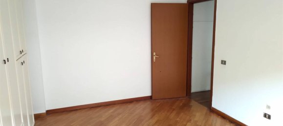 3 rooms Apartment in Livorno, Italy No. 161291 15