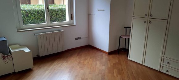 3 rooms Apartment in Livorno, Italy No. 161291 16