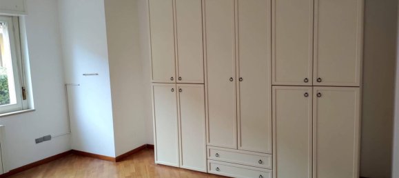 3 rooms Apartment in Livorno, Italy No. 161291 9