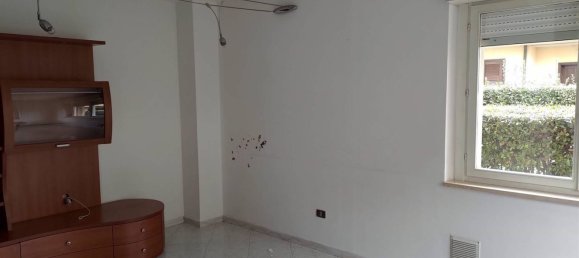 3 rooms Apartment in Livorno, Italy No. 161291 3