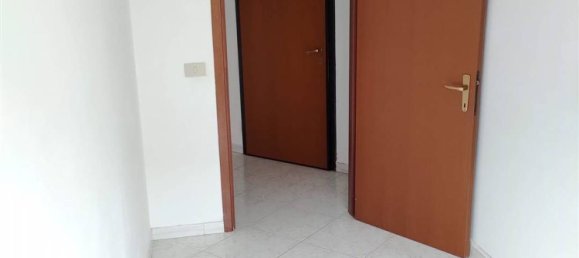 3 rooms Apartment in Livorno, Italy No. 161291 21