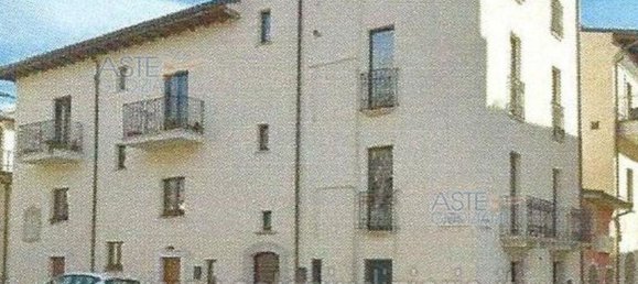 3 rooms Apartment in L'Aquila, Italy No. 187770 6