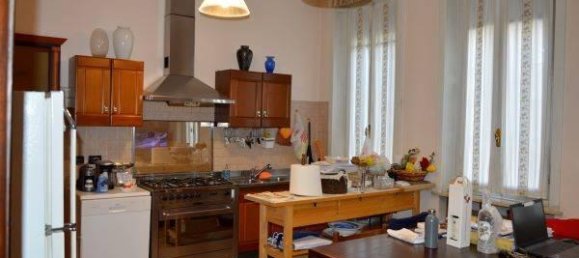 Вилла с 10 комнатами в Верчелли, Италия № 124282 11