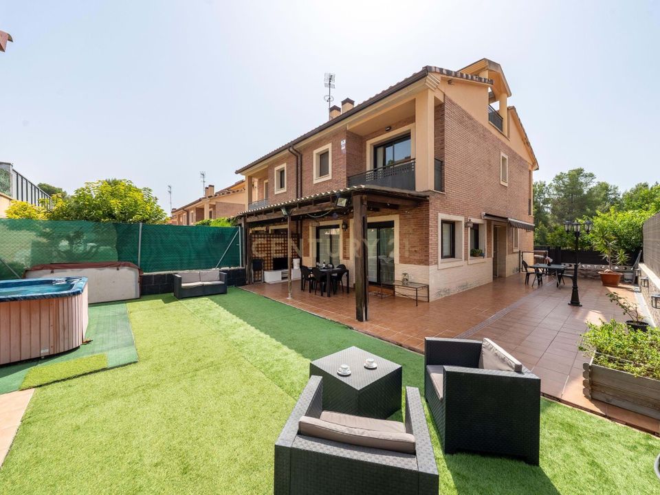 4 bedrooms Villa in Tarragona, Spain No. 206935
