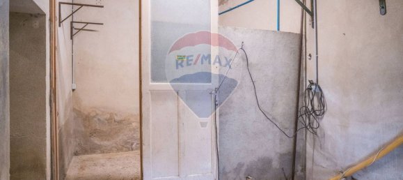 92m² Commercial property in Enna, Italy No. 54932 4