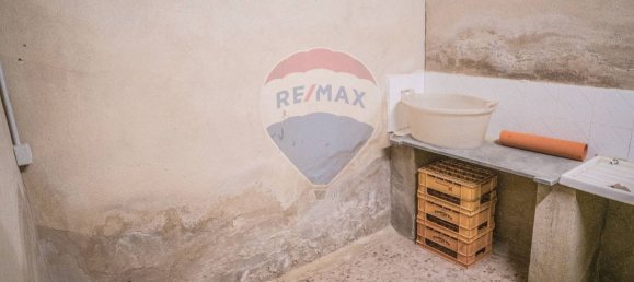 92m² Commercial property in Enna, Italy No. 54932 5