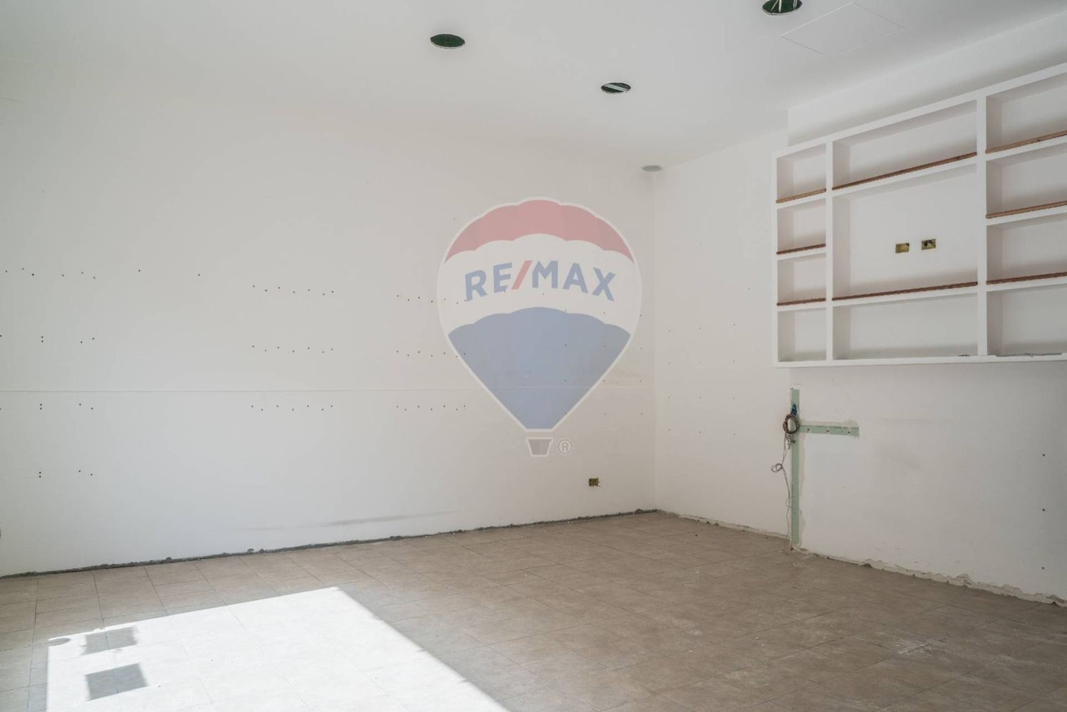 92m² Commercial property in Enna, Italy No. 54932