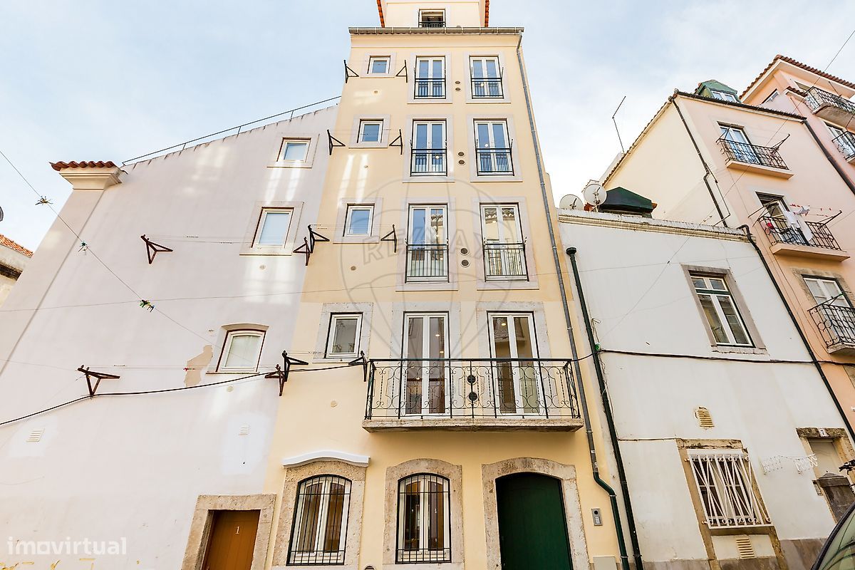 9 bedrooms Building in Lisbon, Portugal No. 70096